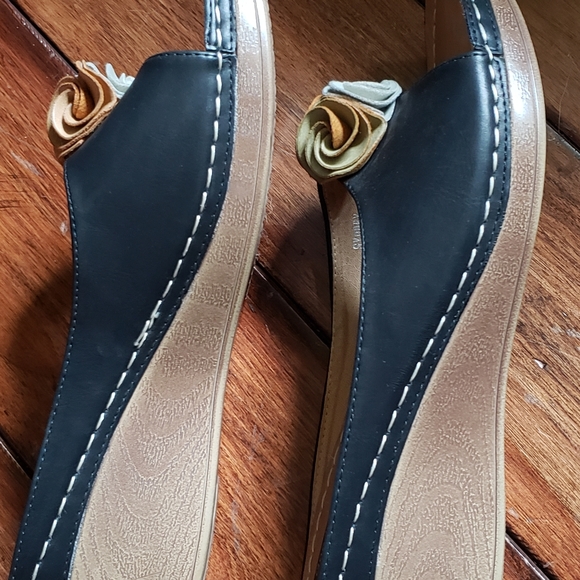 Good Choice summer shoes - Picture 2 of 4